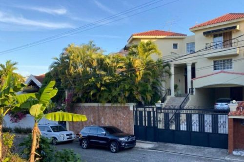 House available for sale in Altos de Arroyo Hondo II, Santo Domingo.   Santo domingo