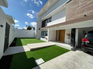 Luxurious house for sale in Altos de Arroyo Hondo III, Santo Domingo.   Santo domingo
